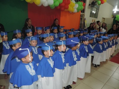 Crianças formadas no sábado ingressarão no 1º ano do Ensino Básico já alfabetizadas; na Creche André Luiz apre... (Divulgação)