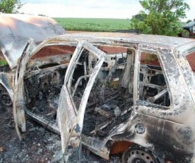 Veículo foi encontrado incendiado em estrada vicinal (Itaporã News)
