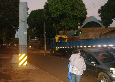 Prefeitura retira lombada eletrônica em frente à escola e preocupa pais e moradores