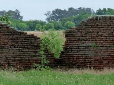 Menino de 12 anos morre esmagado por muro na Colônia de Férias