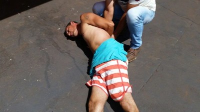 Ladrão é preso por populares e donos de conveniência em Dourados