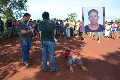 Homem é encontrado morto pela mãe no quintal de casa