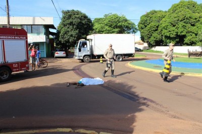 Mulher morre depois de ser atropelada e esmagada por carreta em Caarapó