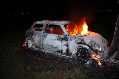 Família é refém de assaltantes no Parque Alvorada; o veículo roubado foi encontrado em chamas