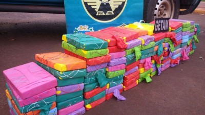 A droga estava escondida nas portas laterais e porta-malas do Fiat Bravo. (Sidnei Bronka)