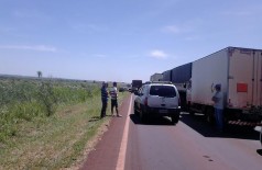 Trecho da BR-163 entre Dourados e Caarapó está com os dois sentidos bloqueados há mais de uma hora (94 FM)
