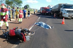 Motociclista morre ao ter cabeça esmagada por carreta em Naviraí