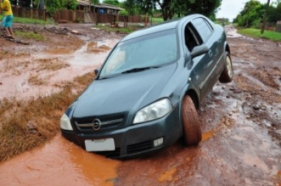 Reportagem da 94 FM já atolou o carro na Sitioca Campina Verde ao fazer reportagem, mostrando que não há inves... (94FM)