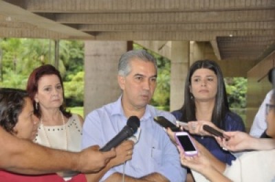 Governador disse que pedido foi realizado por prefeitos e, havendo consenso, não vê problemas em atrasar iníci... (Marcelo Calazans)