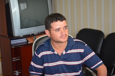 Vídeo: Sobrinho que matou o tio se apresenta à polícia e diz que a ‘arma do crime era da vítima’