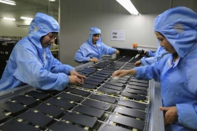 A população ocupada inclui os trabalhadores com Carteira de Trabalho assinada e os informais (Stringer / Reuters)