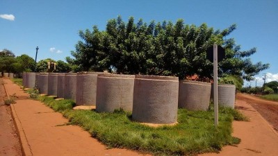 Manilhas abandonadas continuam dando dor de cabeça aos moradores do Indaiá