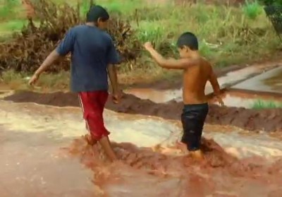 Na Sitioca Campina Verde, aumento do IPTU contrasta com a falta de infraestrutura que obriga moradores a convi... (94 FM)