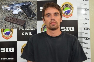 Jovem foi preso por posse ilegal de arma de fogo (Sidnei Bronka)