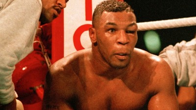 Mike Tyson caiu pela primeira vez em sua carreira (Getty Images)