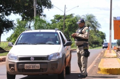 Fiscalização da PRF na BR-163 (Alcides Neto)
