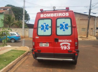 O suspeito de roubo foi socorrido pelo Corpo de Bombeiros (Tatiana Lemes)