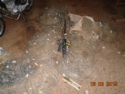 Foram encontrados 12 redes de pesca, medindo 1.000 metros, 154 anzóis, além de cinco molinetes (Reprodução)