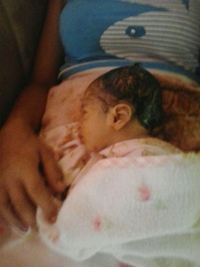 Mulher entra em trabalho de parto, não aguenta chegar ao hospital e bebê nasce em sofá no Canaã I