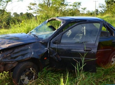 A caminho de velório, músico capota carro com família dentro