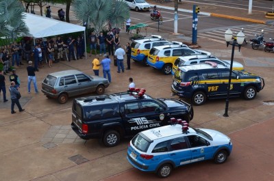 Manifesto foi feito na Praça Antônio João, área central de Dourados (Sidnei Bronka)