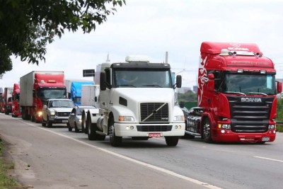 Protestos de caminhoneiros seguem intensos na região Sul do País (Marcos Bezerra / Futura Press)