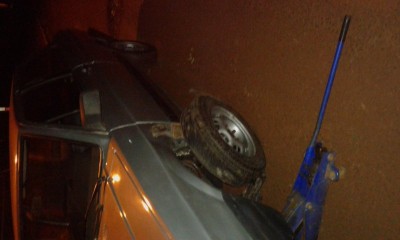 Em Dourados, morador quebra carro em buraco e acusa prefeitura de negligência