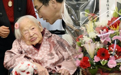 Misao Okawa completa 117 anos (AP)