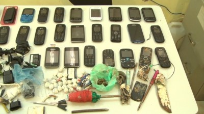 31 aparelhos foram encontrados durante a revista (Reprodução)