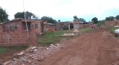 Local ocupado há mais de um ano não tem infraestrutura básica como fornecimento de água e luz (Reprodução)