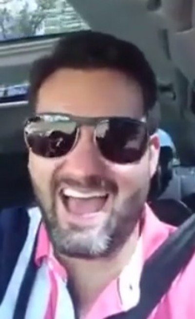 Marcelo dá gargalhadas enquanto debocha dos protestos contra a corrupção (Reprodução)