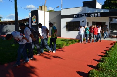 Os acusados foram ouvidos na manha de ontem na delegacia, e negaram que mataram o colega de cela. (Sidnei Bronka)