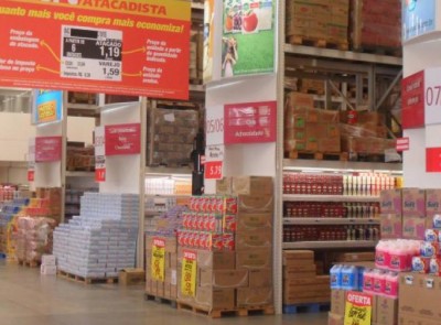 Família inteira é presa após supermercado descobrir que caixa aplicava golpe