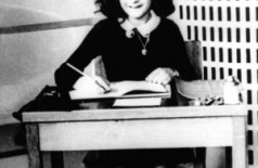 Imagem de Anne Frank de arquivo e sem data (AP)