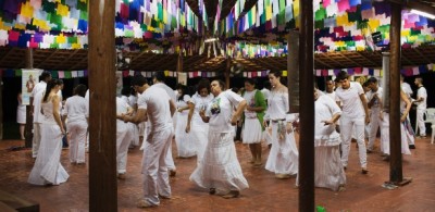 Presos dançam com religiosos após uso de ayahuasca em Ji-Paraná (RO) (Lalo de Almeida/The New York Times)
