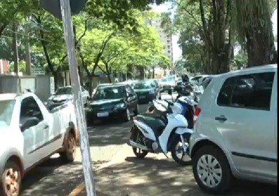 Trânsito caótico é resultado da falta de planejamento do poder público em Dourados (94 FM)