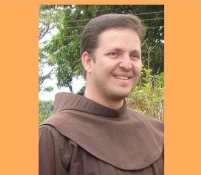 Padre passa mal durante celebração da missa de Páscoa em Dourados (Reprodução)