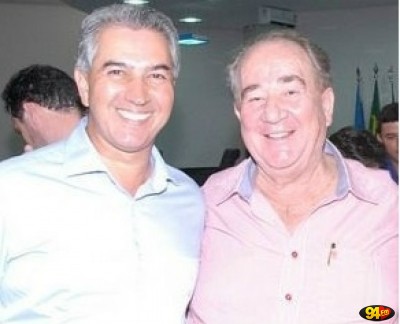 O governador Reinaldo Azambuja com Valdenir Machado, que responderá pela Governadoria Regional de Dourados (Arquivo)