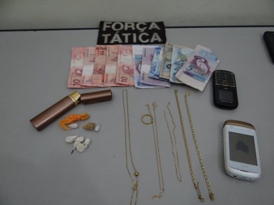 Força Tática fecha a “boca da Neuza” e prende duas pessoas por tráfico de drogas no Jardim Santo André