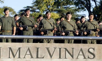 Reino Unido aumentou o orçamento militar para as Ilhas Malvinas (Enrique Marcarian / Reuters)