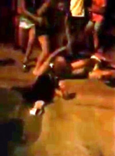 Vídeo mostra briga entre mulheres onde uma delas é esfaqueada em conveniência em Dourados