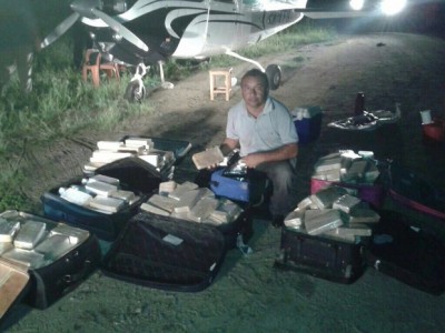 Polícia apreende aeronave com mais de 350 kg de cocaína e prende quatro pessoas no Ceará