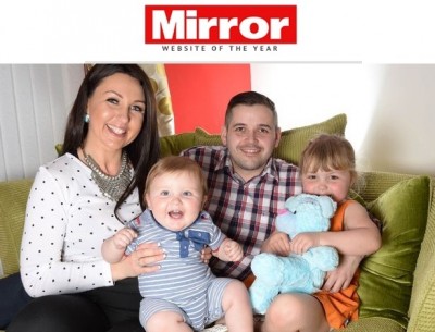 Jess Evans e Mike Houlston com a filha, Billie, 3, e o filho Noah, 1 (Reprodução/Mirror.co.uk)