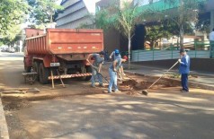 Após crítica, asfalto no centro de Dourados é recuperado pela Sanesul