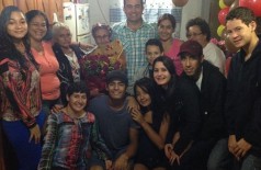 Marçal Filho com dona Maria Paula Luz, de 81 anos, moradora no Jardim Flórida II; mãe de 12 filhos, ela foi um... (94 FM)