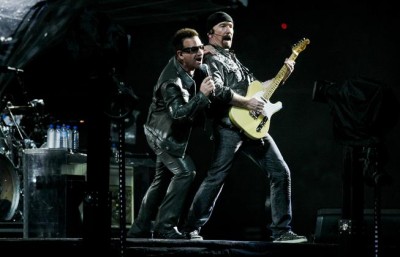 U2 volta aos palcos após recuperação de Bono e guitarrista se acidenta (assista)