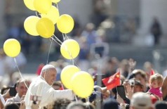 Papa Francisco na Praça de São Pedro, no Vaticano, em 13 de maio (Giampiero Sposito / Reuters)