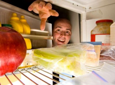Atacar a geladeira na madrugada faz perder dentes, diz especialista