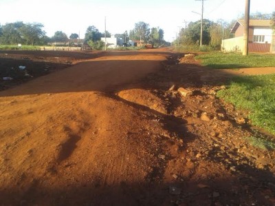 Sem asfalto prometido por Murilo em 2013, moradores do Laranja Doce vivem verdadeiro caos