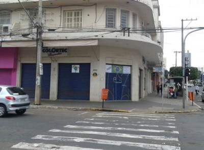 #acabou: comércio da capital amanhece de portas fechadas em protesto ao governo federal